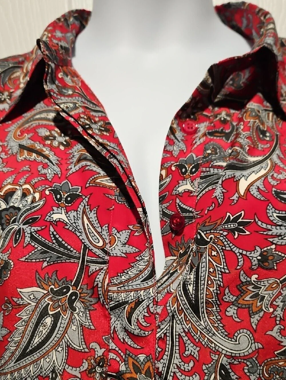 Vintage Alfred Dunner Red Paisley Print Top with Gray and Brown Accents